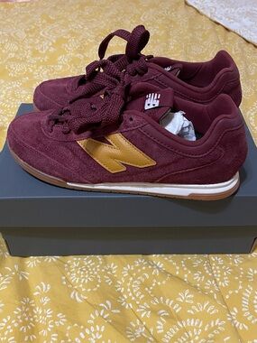 New Balance RC42 trainers in burgundy/classic crimson